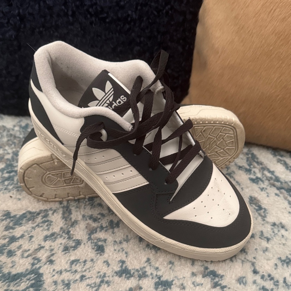 Women Adidas RIVALRY LOW Lifestyle Shoes Carbon/Talc/Cloud White/Black